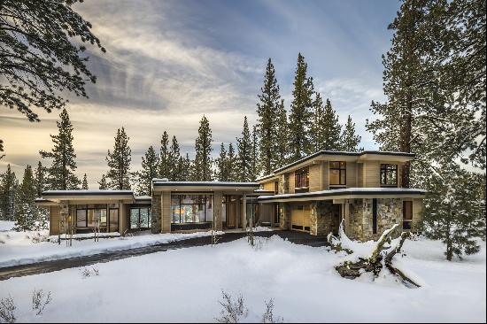 Mountain Modern Home Seamlessly Blends Luxury, Comfort, & Natural Beauty