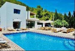 Ibiza Villa: Serene Luxury