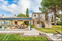 Charming Stone House with Mountain Views in Le Rouret