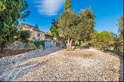 Charming Stone House with Mountain Views in Le Rouret