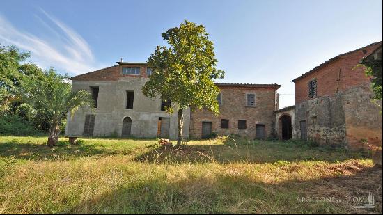 Farmhouse and outbuildings to be developed, Alberoro, Arezzo - Tuscany