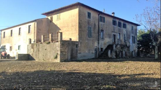 Medieval hamlet in San Gimignano, Siena