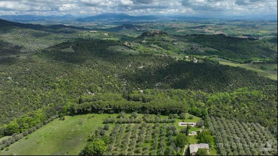 Stone Tower House with farmstead near Perugia - Umbria