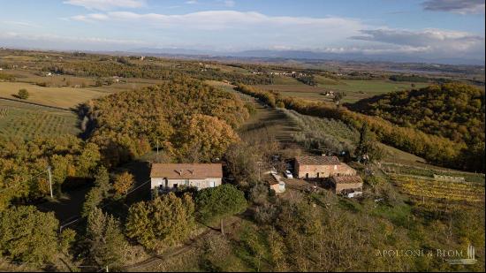 Country House La Macerina with land and annexes, Chianciano, Siena