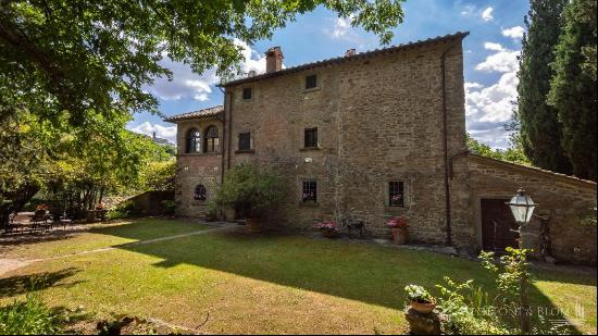 Casale con Laghetto, Cortona, Arezzo - Tuscany