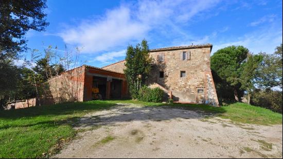 La Malvetta Farmhouse with 14 acres, Val di Chiana, Siena - Tuscany