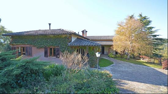 Villa Elena with porticoes and olive grove, Montepulciano - Tuscany