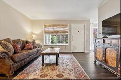 First Floor Condo In The Heart Of Oaklawn