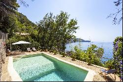 One of a kind - Frontline Villa with Direct Sea Access and Boat House