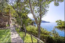 One of a kind - Frontline Villa with Direct Sea Access and Boat House