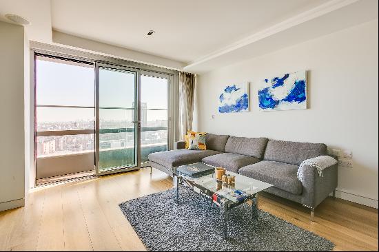 Stunning 1 bedroom apartment on 16th floor in Canaletto Tower, EC1V