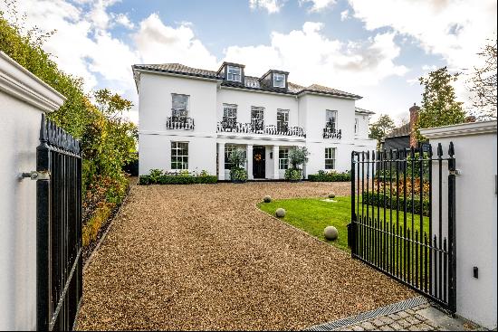 An exceptional 6 bed house of ambassadorial proportions, with a luxurious swimming pool co