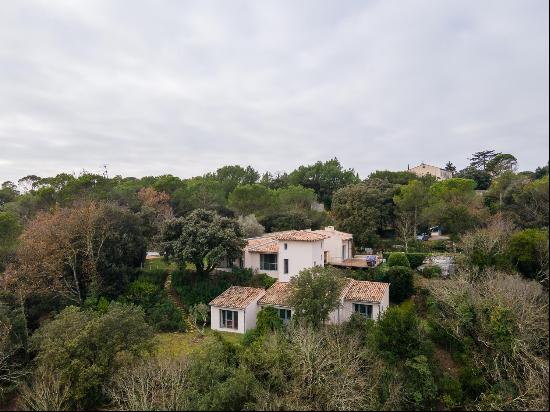 A charming home with a panoramic view for sale near Uzes town centre.