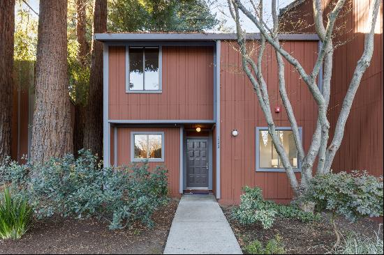 Charming Three-Bed, Two-Bath Townhouse in the Heart of Mountain View