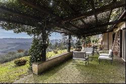 Panoramic country house with pool in the umbrian hills