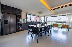 Contemporary duplex penthouse with panoramic views and gourmet space