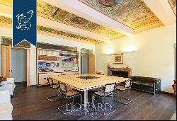 Luxurious renovated apartment with terraces for sale in Florence's famous San Frediano dis