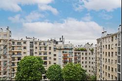 Paris 16th District – An 83 sqm apartment commanding exceptional views