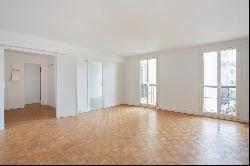 Versailles – A 4-room apartment in very good condition