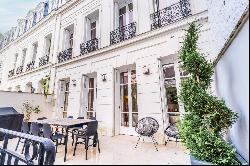 Paris 16th District –  An exceptional private mansion