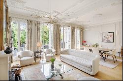 Paris 16th District –  An exceptional private mansion