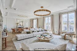 Paris 16th District – A luxurious pied a terre