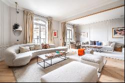 Paris 5th District – A sumptuous 4-bed apartment commanding exceptional views