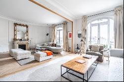 Paris 5th District – A sumptuous 4-bed apartment commanding exceptional views