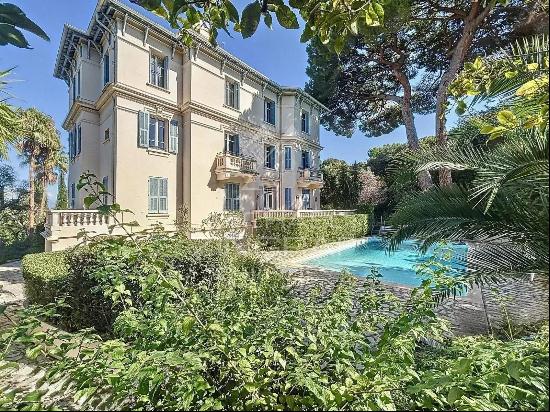 Cap d'Antibes East Side - Sea View Apartment in the Heart of a Belle epoque Villa