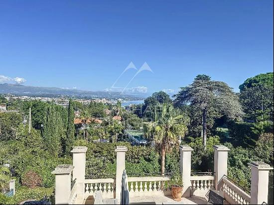 Cap d'Antibes East Side - Apartment with Sea View in a Belle epoque Villa with large terr