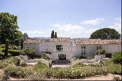 Close to Mougins - Spendid villa in gated domain