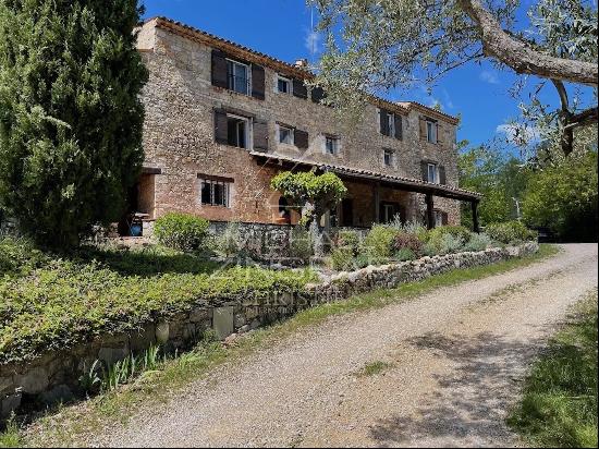 A charming 17ᵉ century bastide in one of France's most beautiful villages.