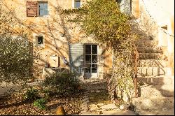 19th-century farmhouse with panoramic views and swimming pool.