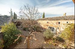 19th-century farmhouse with panoramic views and swimming pool.