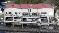 Lucrative shellfish farm on the Etang de Thau with restaurant.