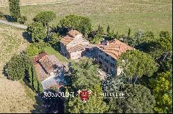 COUNTRYSIDE VILLA FOR SALE IN ANGHIARI, TUSCANY