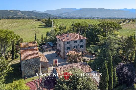 COUNTRYSIDE VILLA FOR SALE IN ANGHIARI, TUSCANY