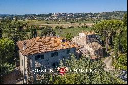 COUNTRYSIDE VILLA FOR SALE IN ANGHIARI, TUSCANY