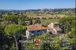 COUNTRYSIDE VILLA FOR SALE IN ANGHIARI, TUSCANY