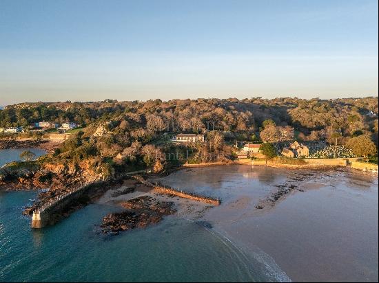 Rare South Coast Property Overlooking Prestigious Bay