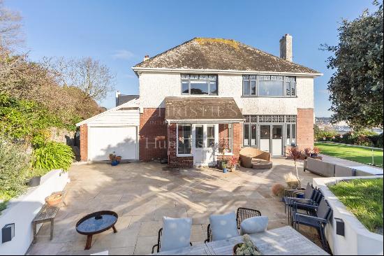 Elegant detached house in an elevated position at Mount Bingham