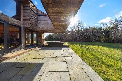 Modern Living in Coveted Bridgehampton South Location