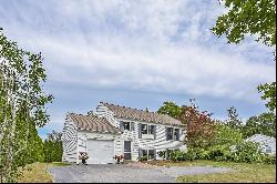 Beautifully renovated home close to Downtown Mystic