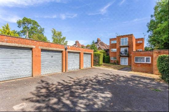 Croft Court, Breadcroft Lane, Harpenden, Hertfordshire, AL5 4UB