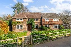 Dodsley Grove, Easebourne, Midhurst, West Sussex, GU29 9BE