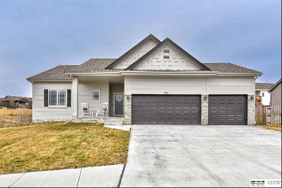 13526 S 54 Street, Papillion NE 68133