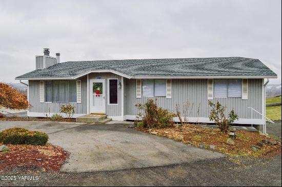 11 Echo Ct, Yakima WA 98908