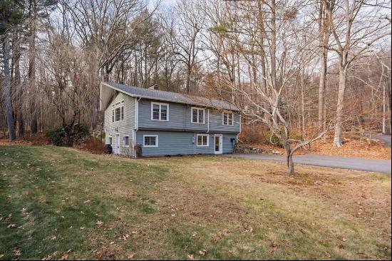 10 Breton Rd, Upton MA 01568