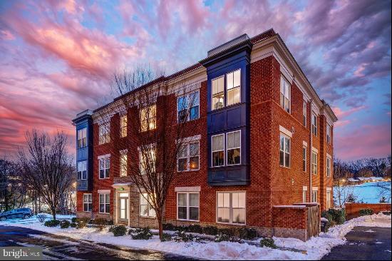 1951 Reston Valley Way Unit 4, Reston VA 20191