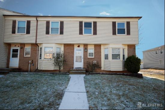 33 Tiger Lilly Court, Sayreville NJ 08872